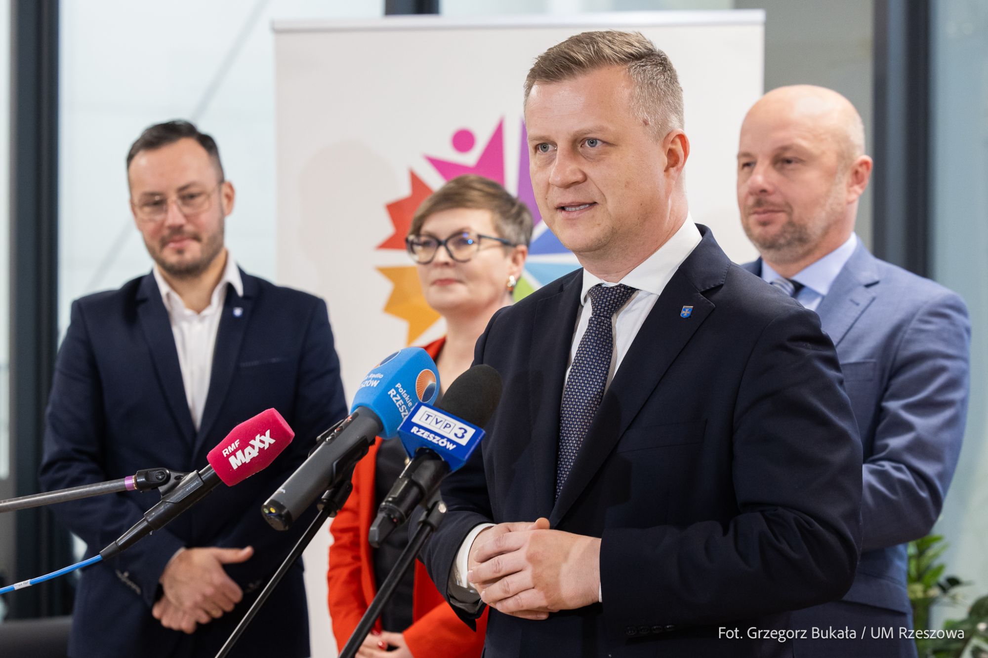 Zdjęcie z konferencji prasowej na pływalni przy ul. Matuszczaka 7a w Rzeszowie, fot. Grzegorz Bukała, Urząd Miasta Rzeszowa